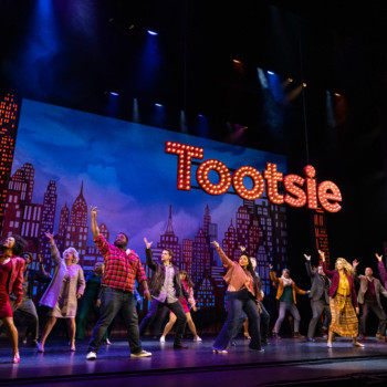 The cast of the National Tour of TOOTSIE. Photo by Evan Zimmerman for MurphyMade.